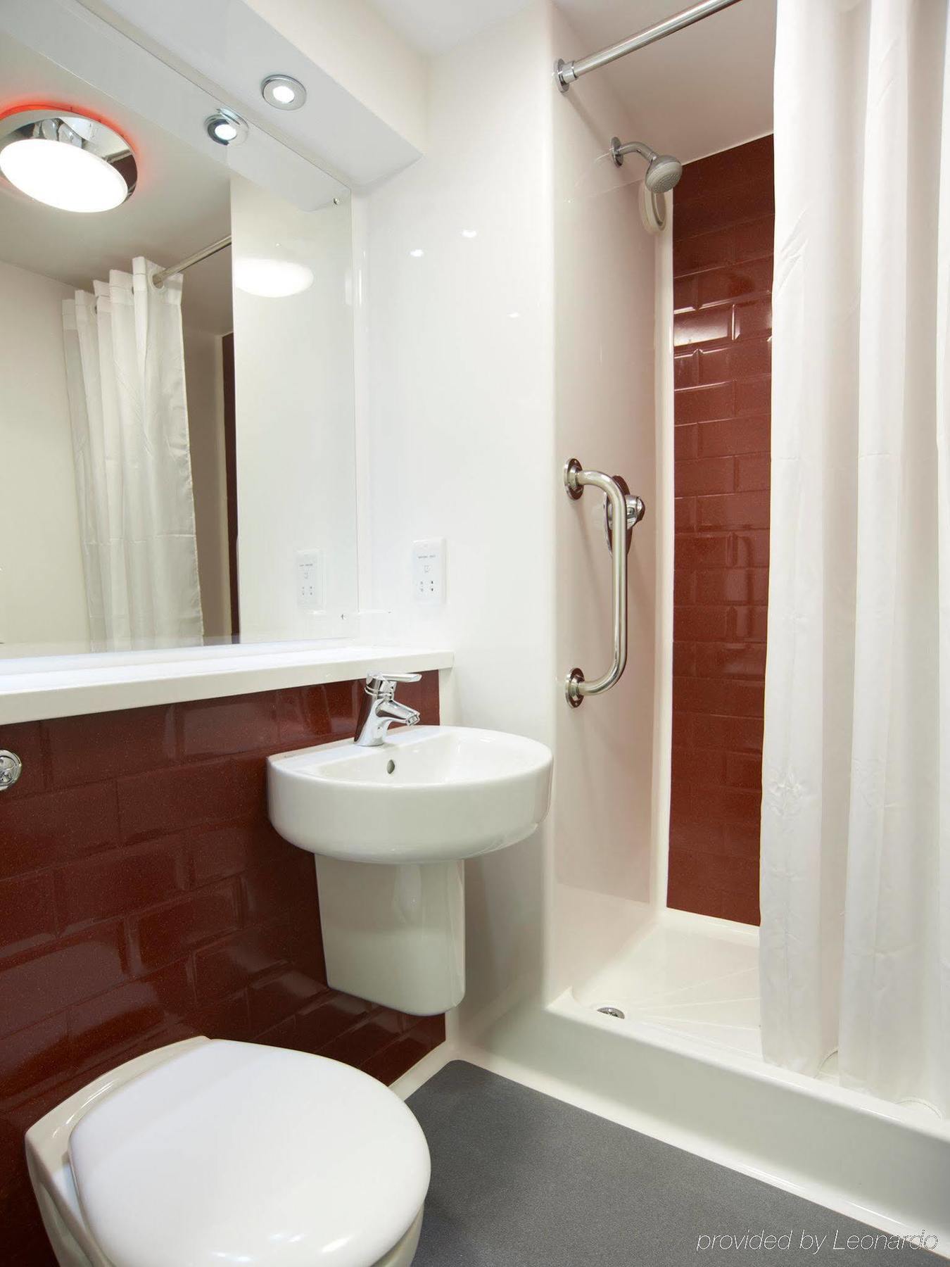 Ibis Budget London Heathrow Central Cranford Ngoại thất bức ảnh