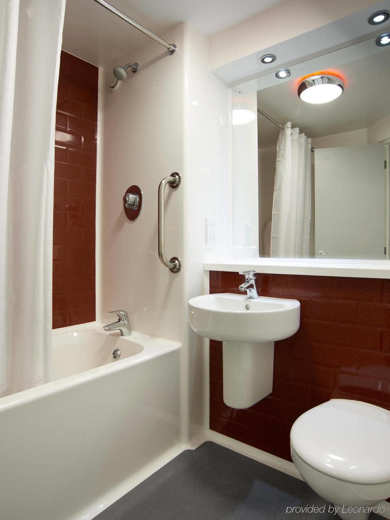 Ibis Budget London Heathrow Central Cranford Ngoại thất bức ảnh
